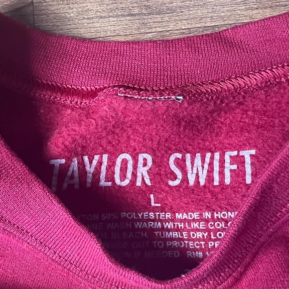 Taylor Swift Red (Taylor's Version) Crewneck! XL - Picture 2 of 3